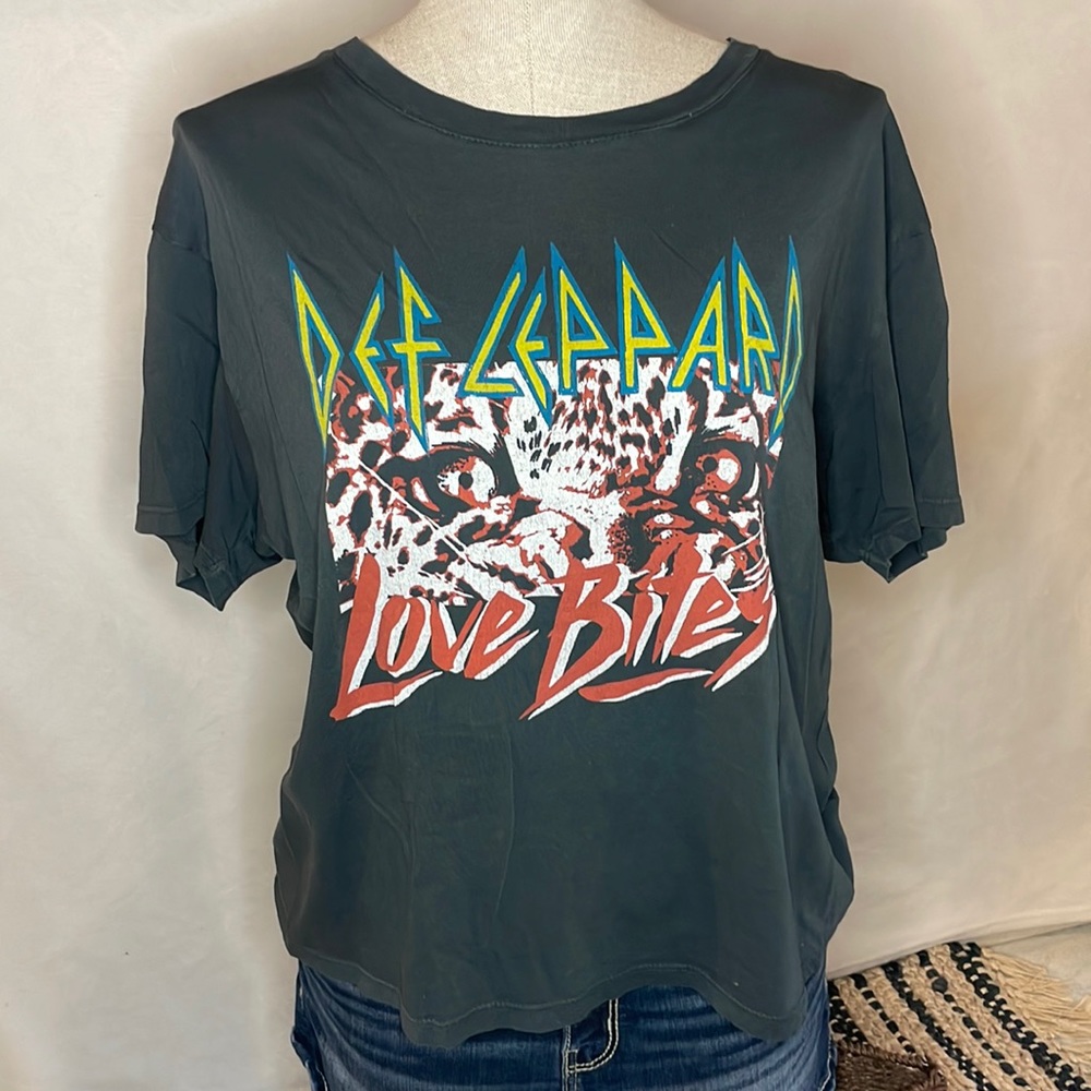 Def Leppard graphic t-shirt. Size XL.